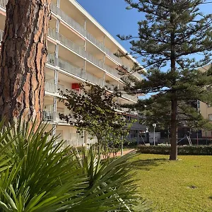 apartamentos-hesperia-alfonso-i.top-hotels-tarragona.com/