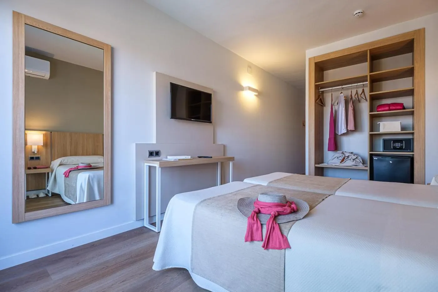 Hotel California Garden Salou Spain